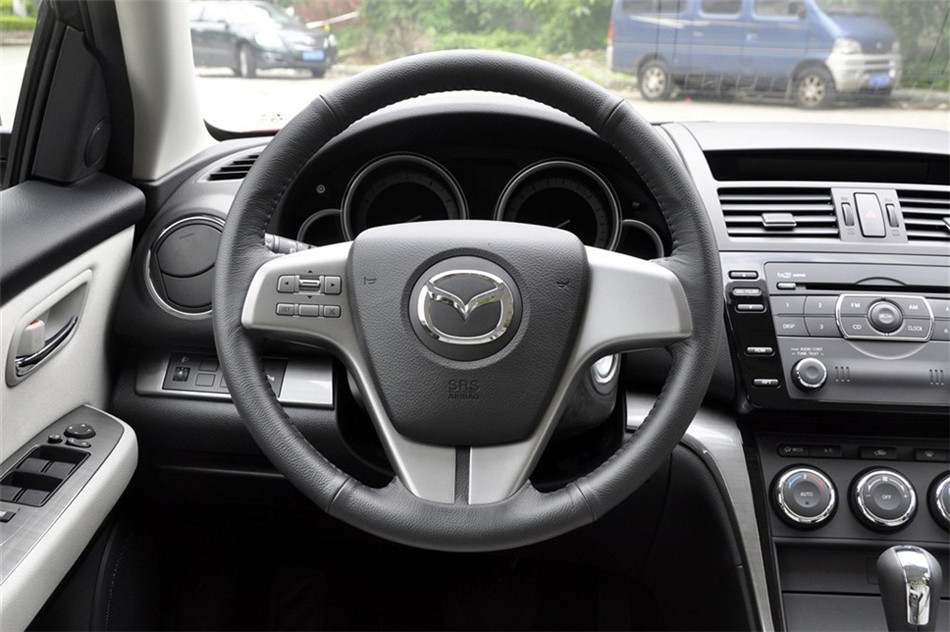 睿翼 2012款 2.0L 精英版 内饰