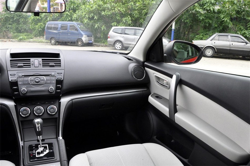 睿翼 2012款 2.0L 精英版 内饰