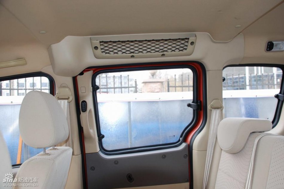 福田迷迪内饰实拍图片