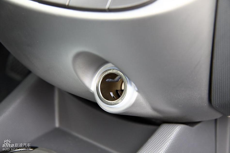 新浪汽车试驾瑞麒M1内饰实拍图