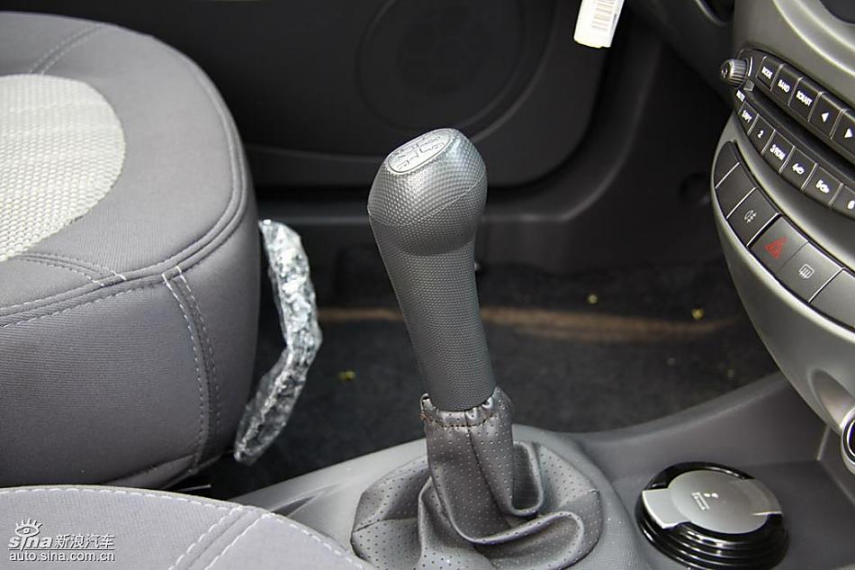 新浪汽车试驾瑞麒M1内饰实拍图