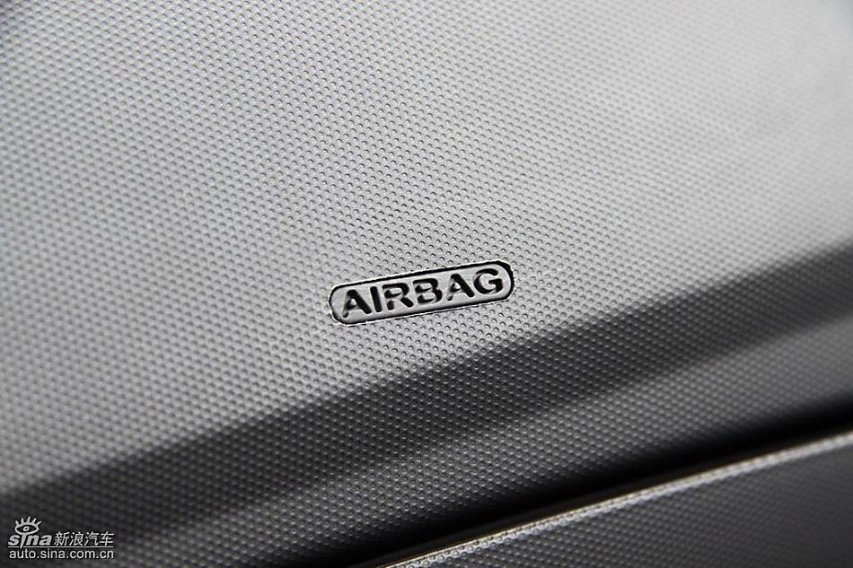 新浪汽车试驾瑞麒M1内饰实拍图