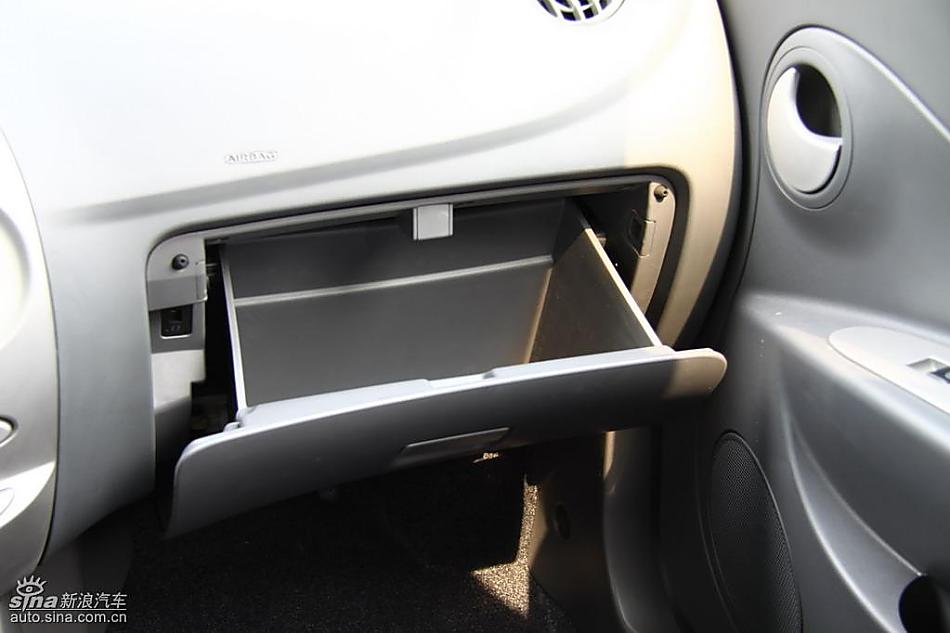 新浪汽车试驾瑞麒M1内饰实拍图