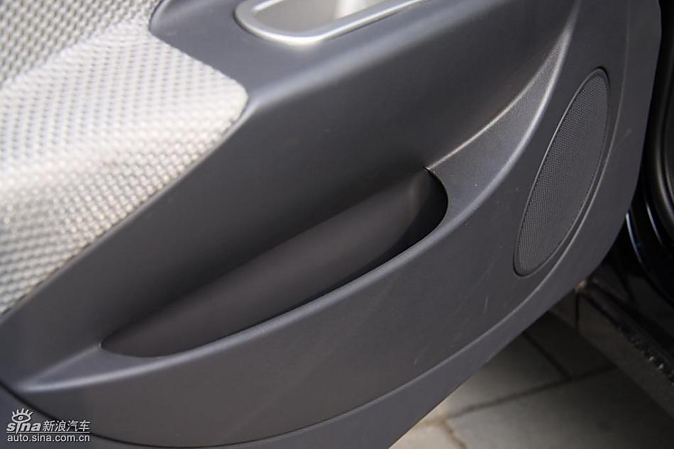 新浪汽车试驾瑞麒M1内饰实拍图