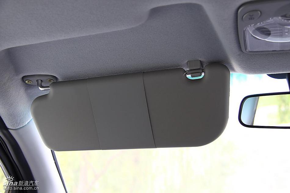 新浪汽车试驾瑞麒M1内饰实拍图