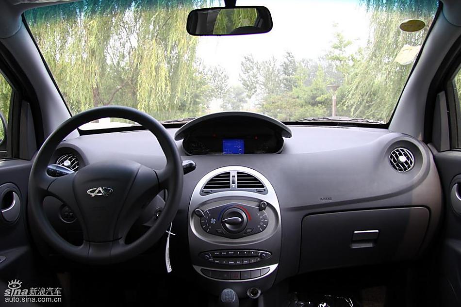 新浪汽车试驾瑞麒M1内饰实拍图