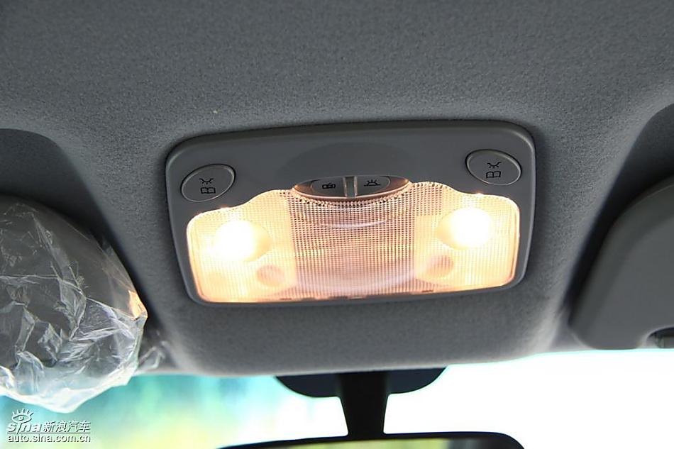 新浪汽车试驾瑞麒M1内饰实拍图