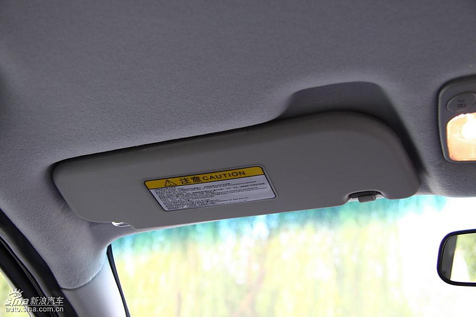新浪汽车试驾瑞麒M1内饰实拍图