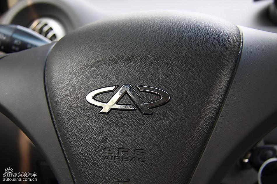 新浪汽车试驾瑞麒M1内饰实拍图