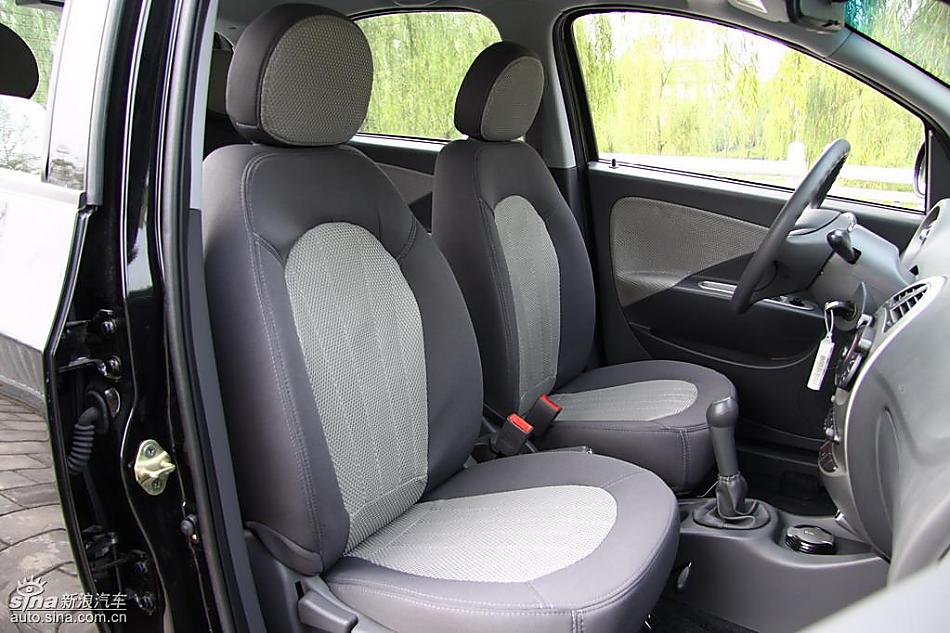 新浪汽车试驾瑞麒M1内饰实拍图