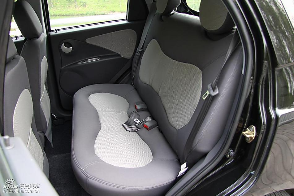 新浪汽车试驾瑞麒M1内饰实拍图