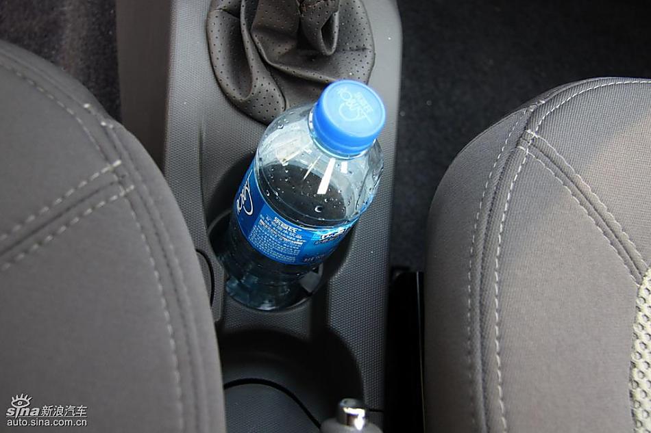 新浪汽车试驾瑞麒M1内饰实拍图