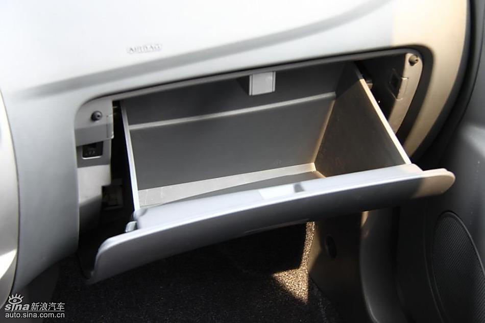 新浪汽车试驾瑞麒M1内饰实拍图