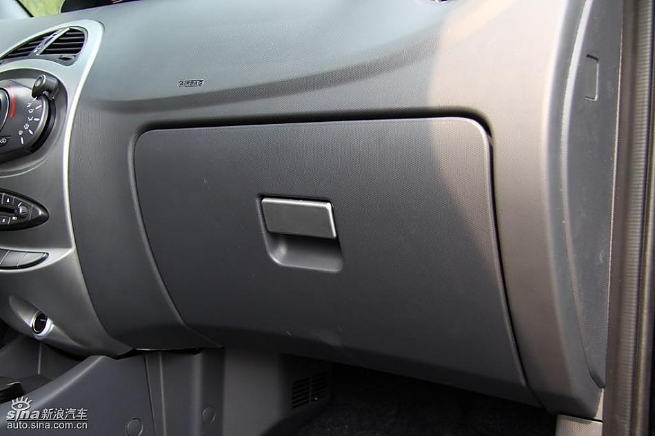 新浪汽车试驾瑞麒M1内饰实拍图