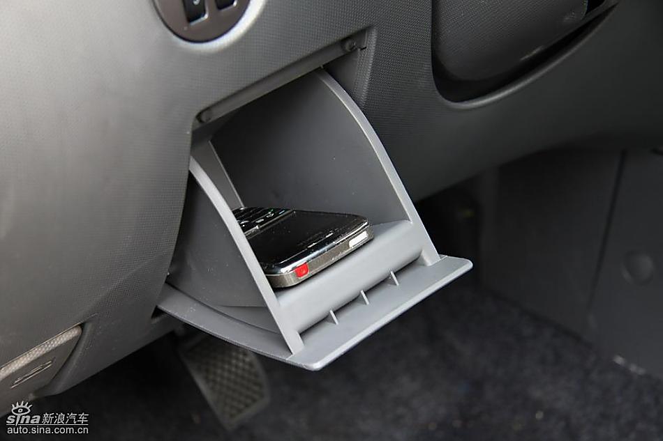 新浪汽车试驾瑞麒M1内饰实拍图