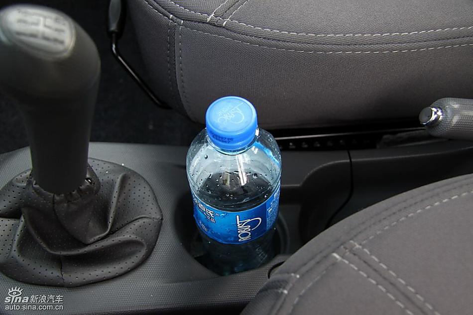 新浪汽车试驾瑞麒M1内饰实拍图