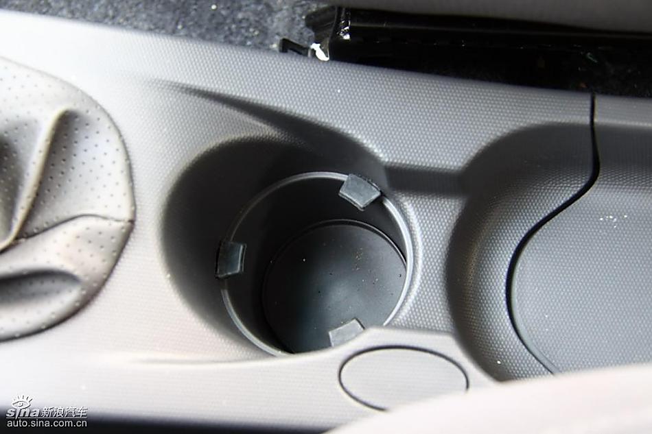新浪汽车试驾瑞麒M1内饰实拍图