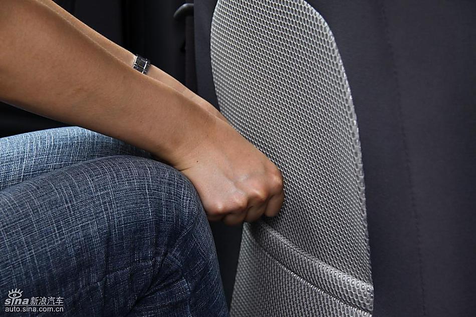新浪汽车试驾瑞麒M1内饰实拍图