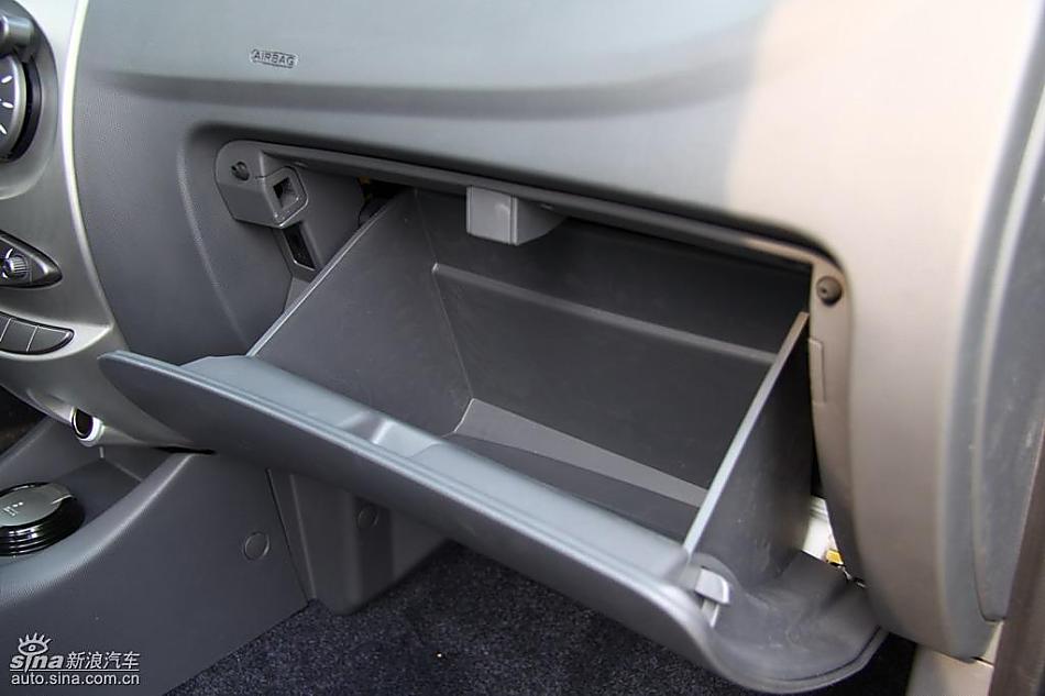 新浪汽车试驾瑞麒M1内饰实拍图