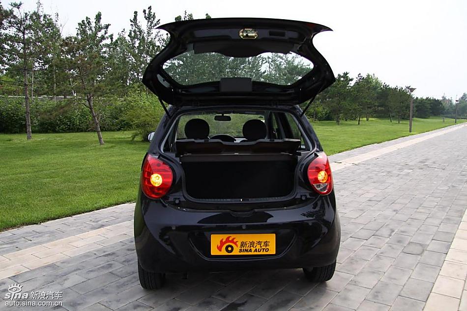 新浪汽车试驾瑞麒M1外观实拍图