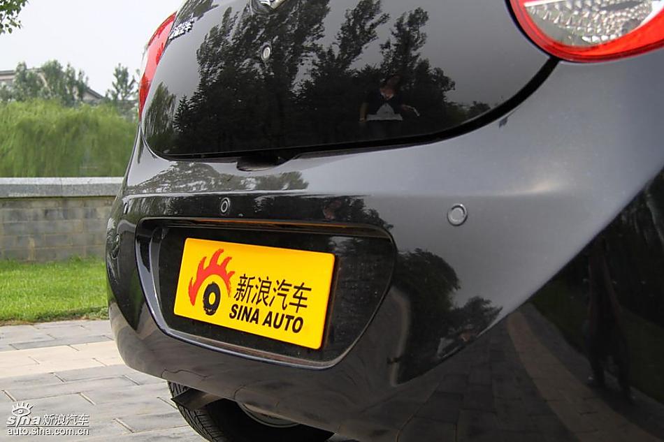 新浪汽车试驾瑞麒M1外观实拍图