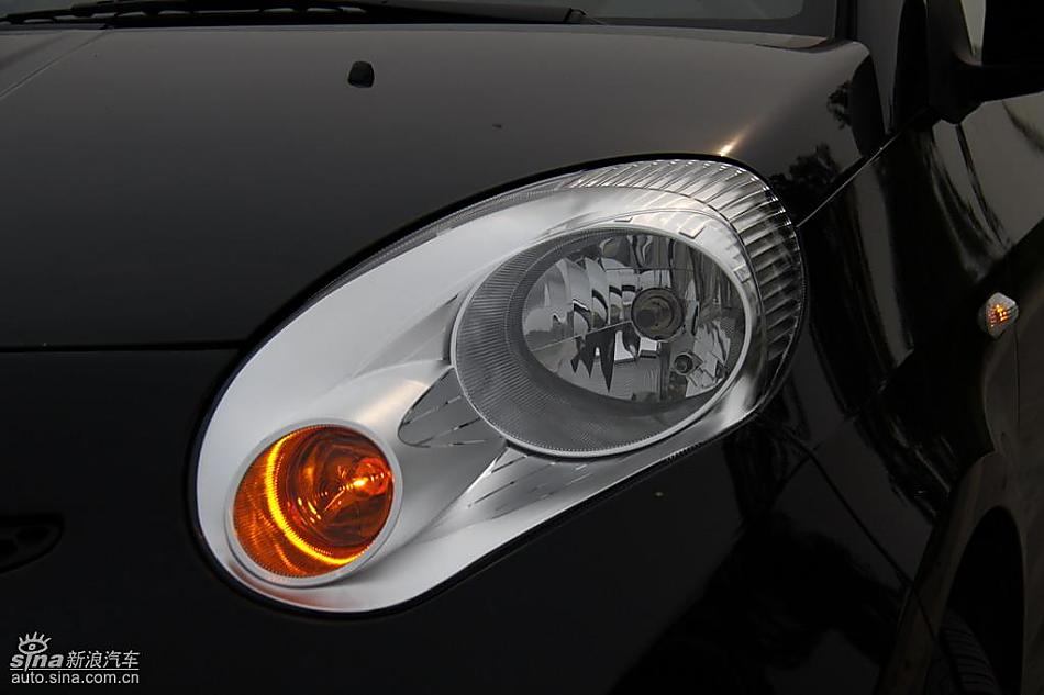 新浪汽车试驾瑞麒M1外观实拍图