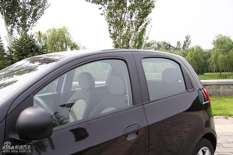 新浪汽车试驾瑞麒M1外观实拍图