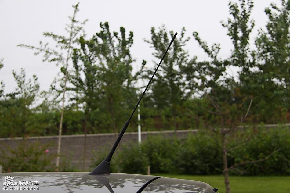 新浪汽车试驾瑞麒M1外观实拍图