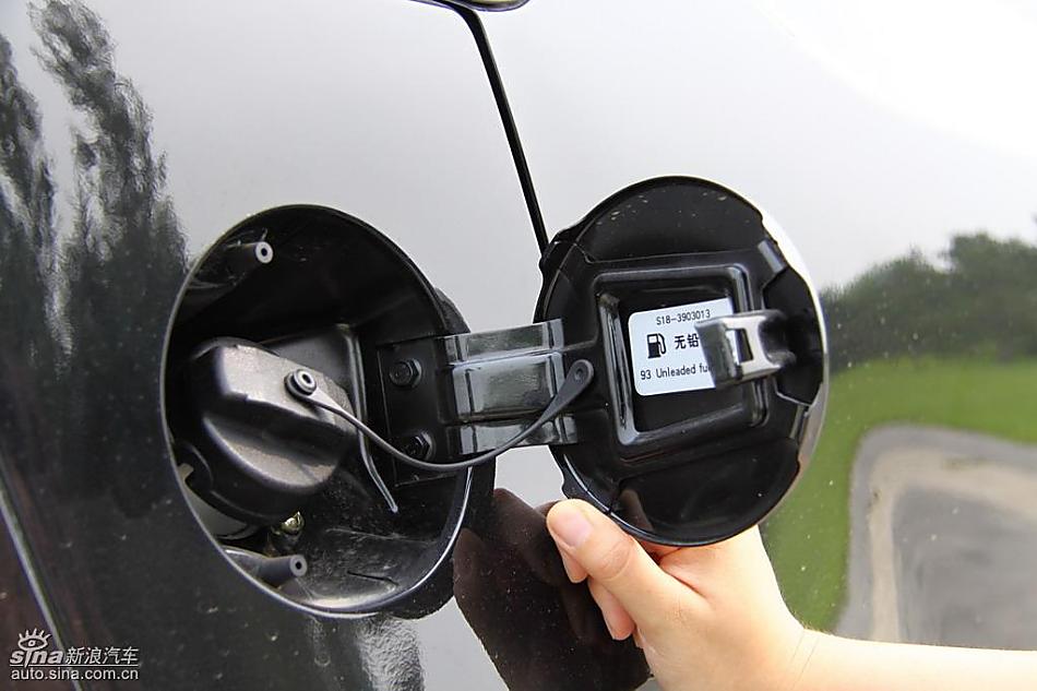 新浪汽车试驾瑞麒M1外观实拍图