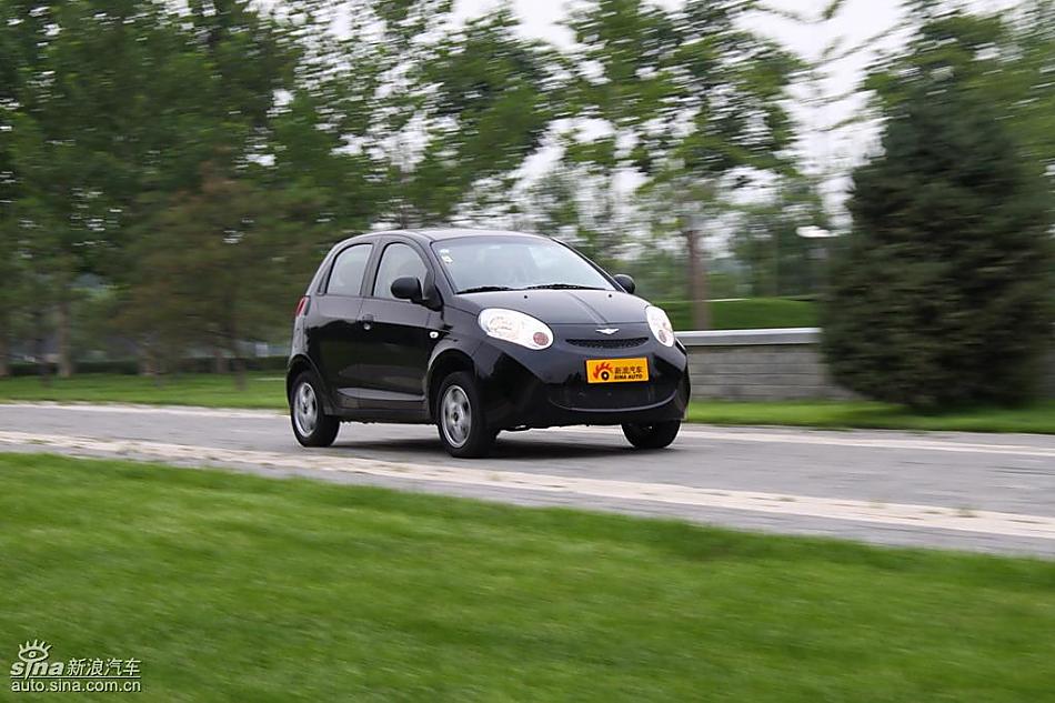 新浪汽车试驾瑞麒M1动态实拍图