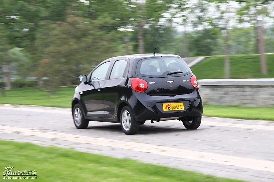 新浪汽车试驾瑞麒M1动态实拍图