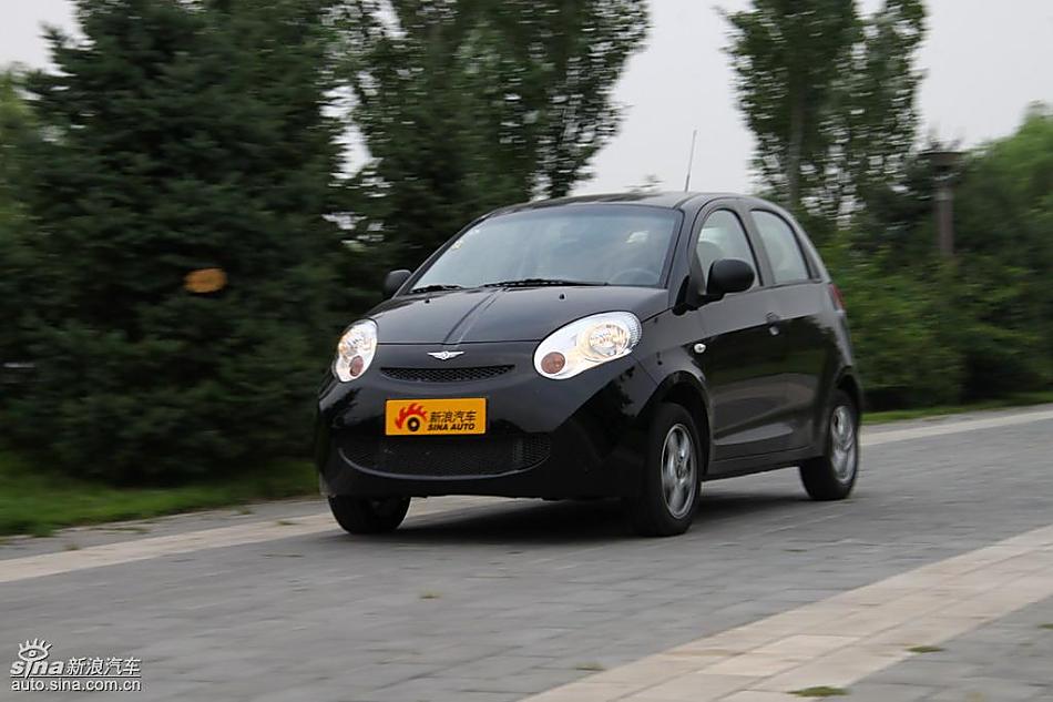 新浪汽车试驾瑞麒M1动态实拍图