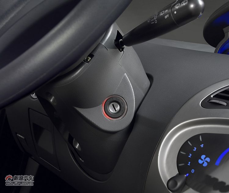 瑞麒M1内饰资料图