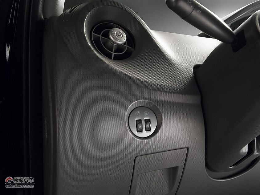 瑞麒M1内饰资料图