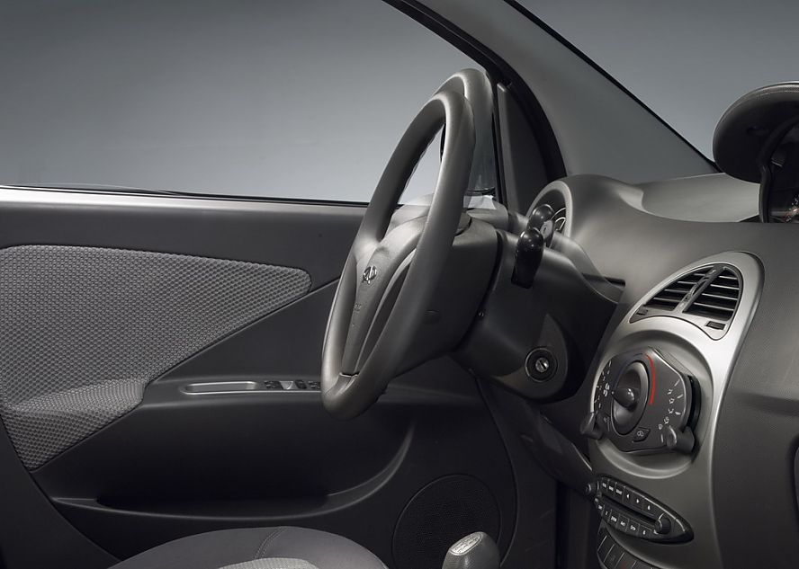 瑞麒M1官方资料图内饰