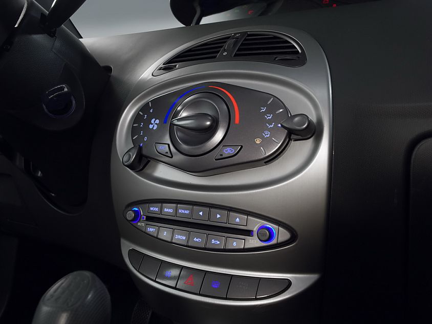 瑞麒M1官方资料图内饰