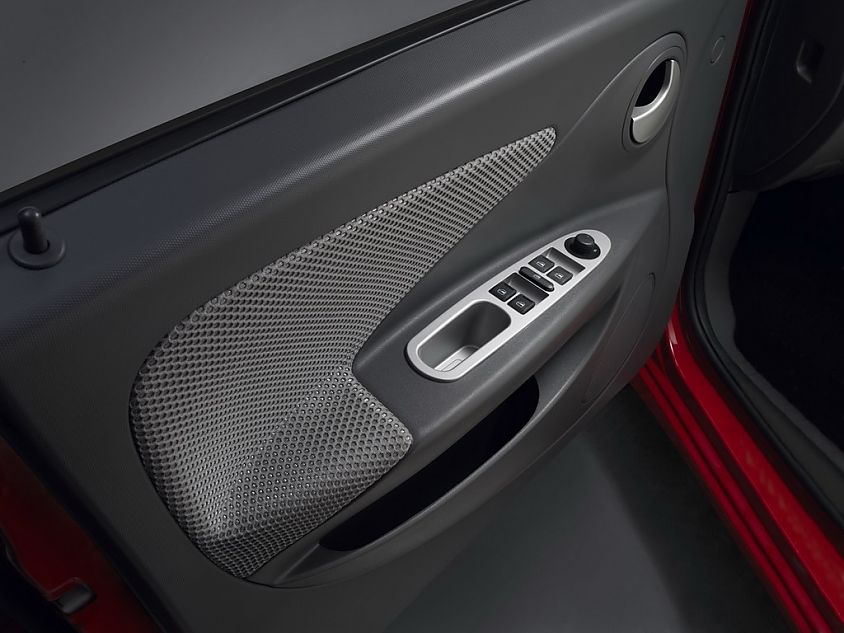 瑞麒M1官方资料图内饰