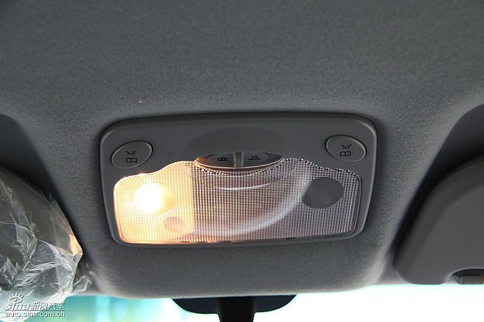 新浪汽车试驾瑞麒M1内饰实拍图