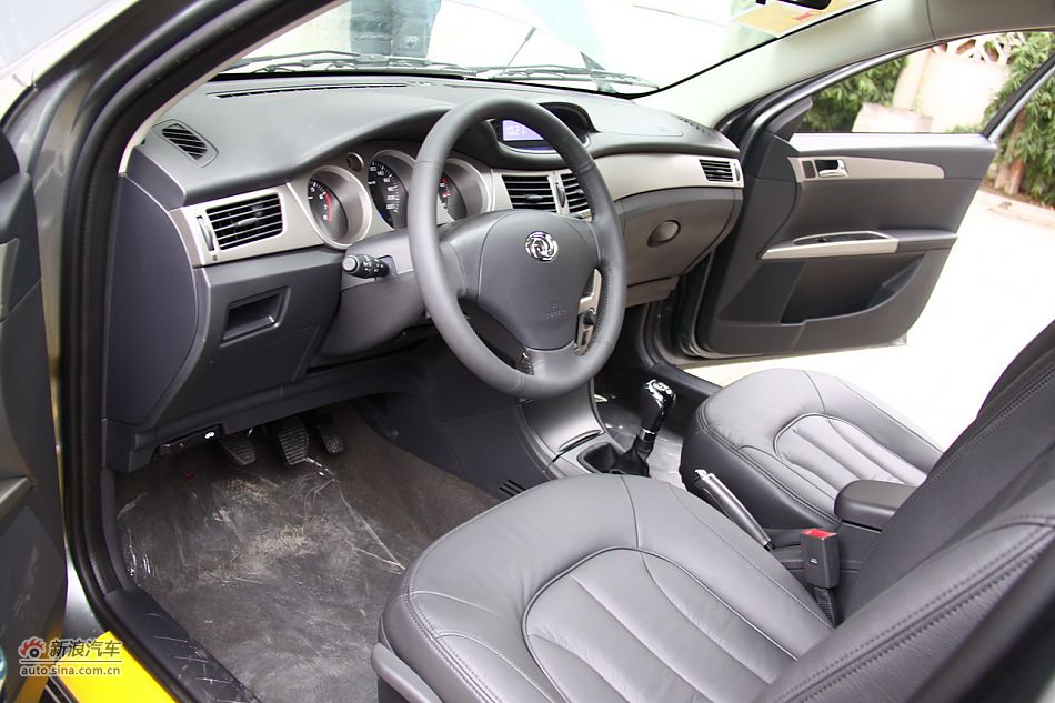 2011款风神S30内饰图