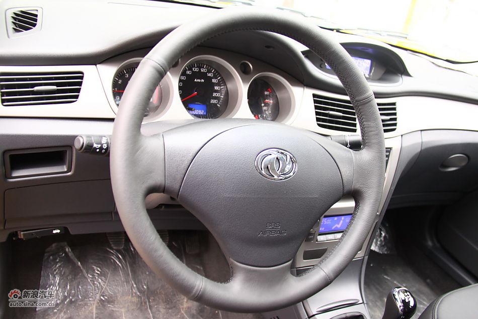 2011款风神S30内饰图