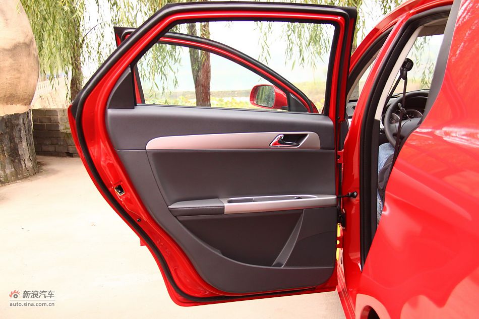 2011款风神S30内饰图