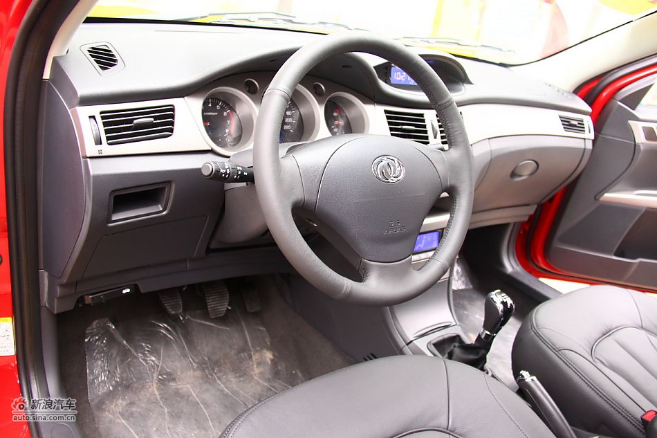 2011款风神S30内饰图