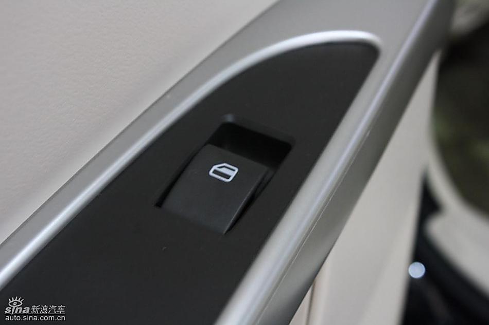 东风风神S30到店实拍