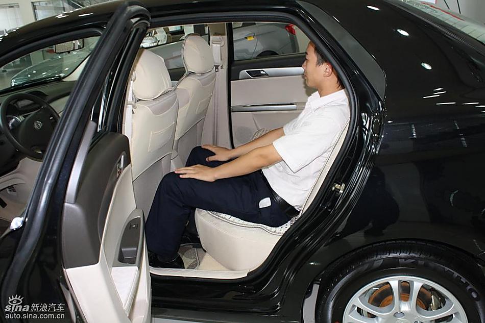 东风风神S30到店实拍