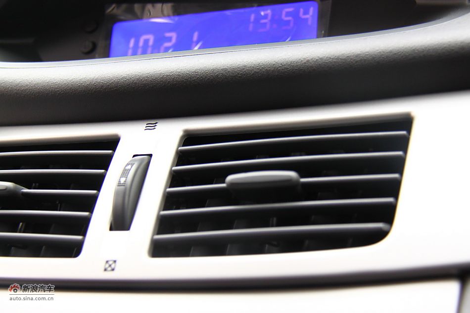2011款风神S30内饰图