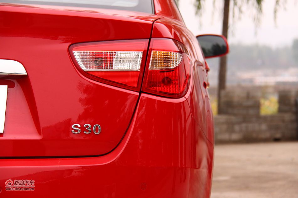 2011款风神S30外观图