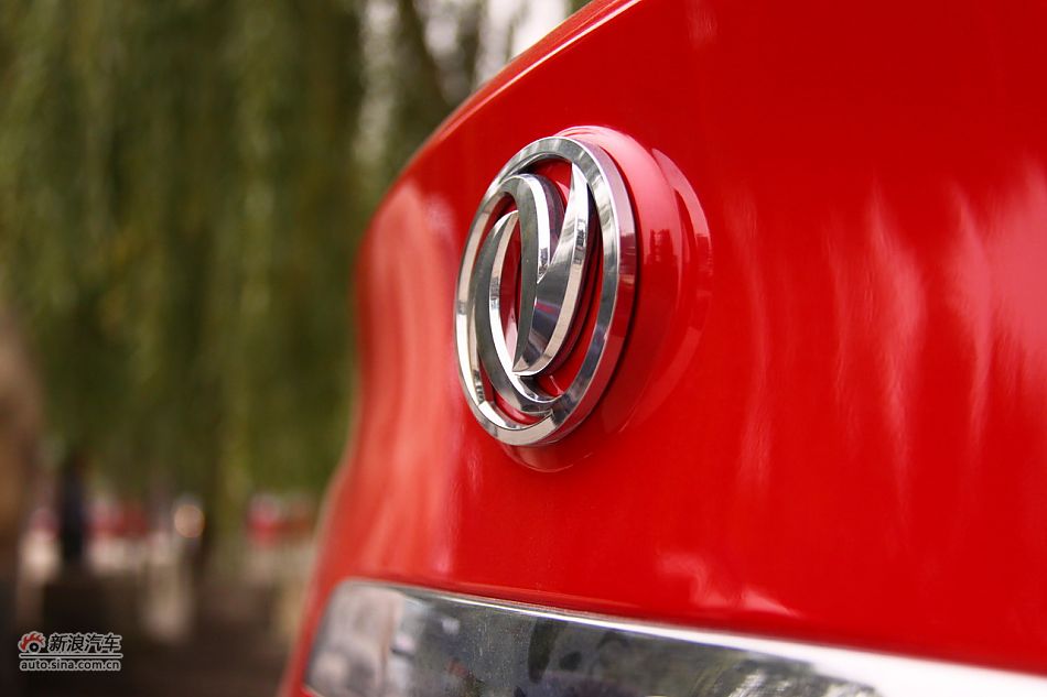 2011款风神S30外观图