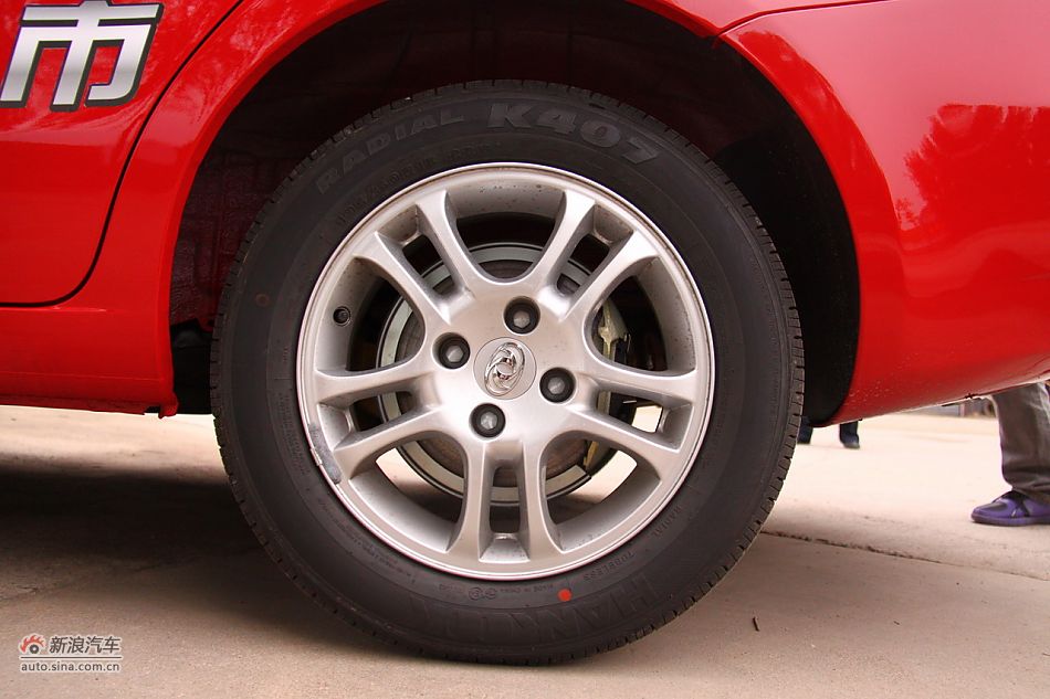 2011款风神S30外观图