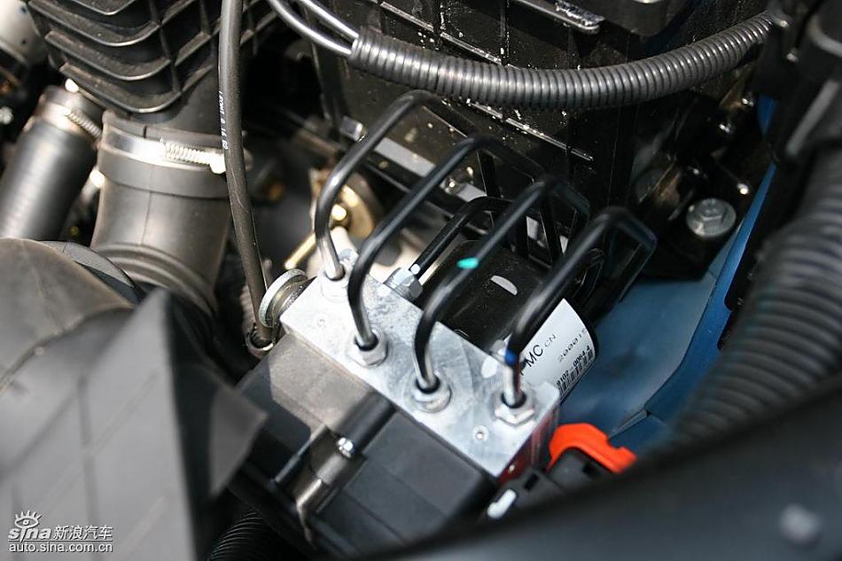 东风风神S30发动机与底盘