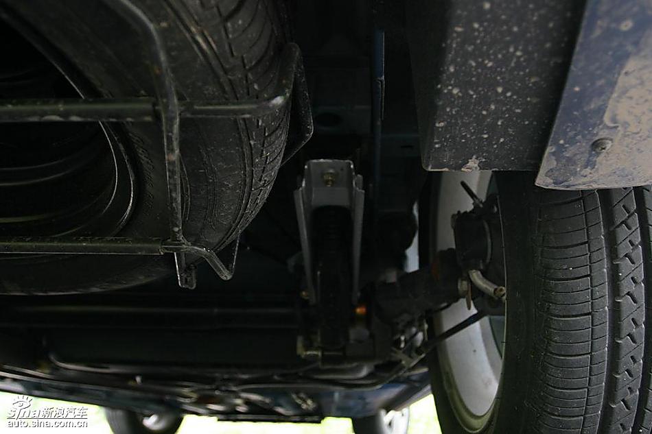 东风风神S30发动机与底盘